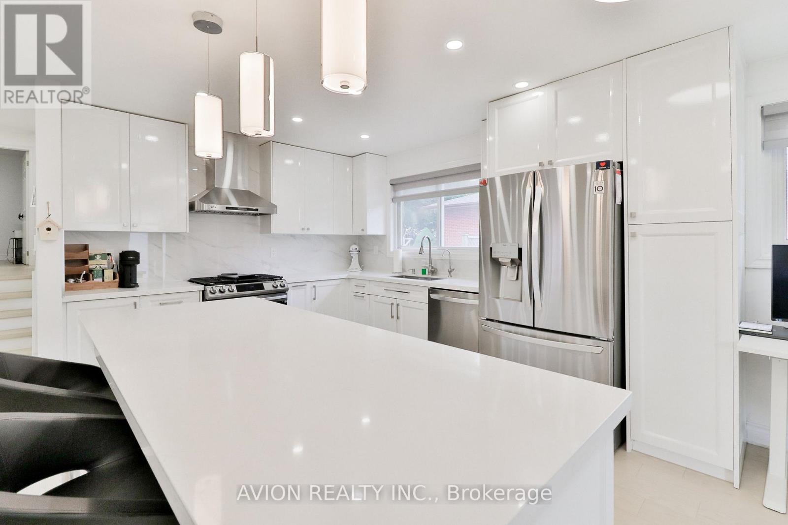 128 Rutherford Road N, Brampton, Ontario  L6V 2J5 - Photo 3 - W13472550