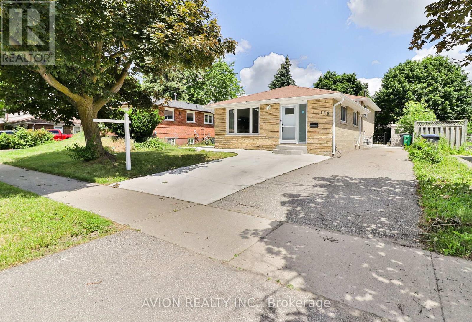 128 Rutherford Road N, Brampton, Ontario  L6V 2J5 - Photo 2 - W13472550