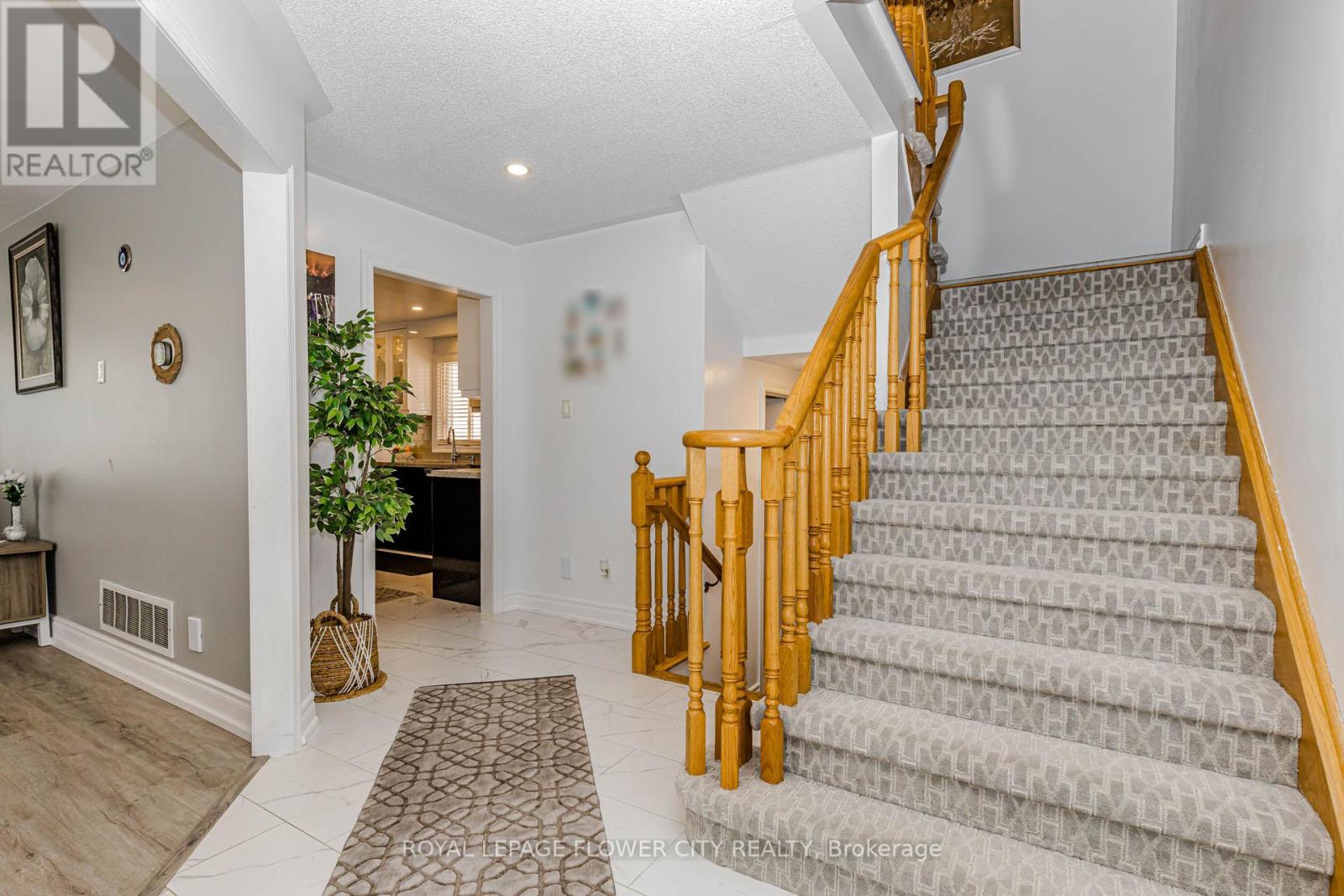 7268 Village Walk, Mississauga, Ontario  L5W 1V7 - Photo 21 - W13472436