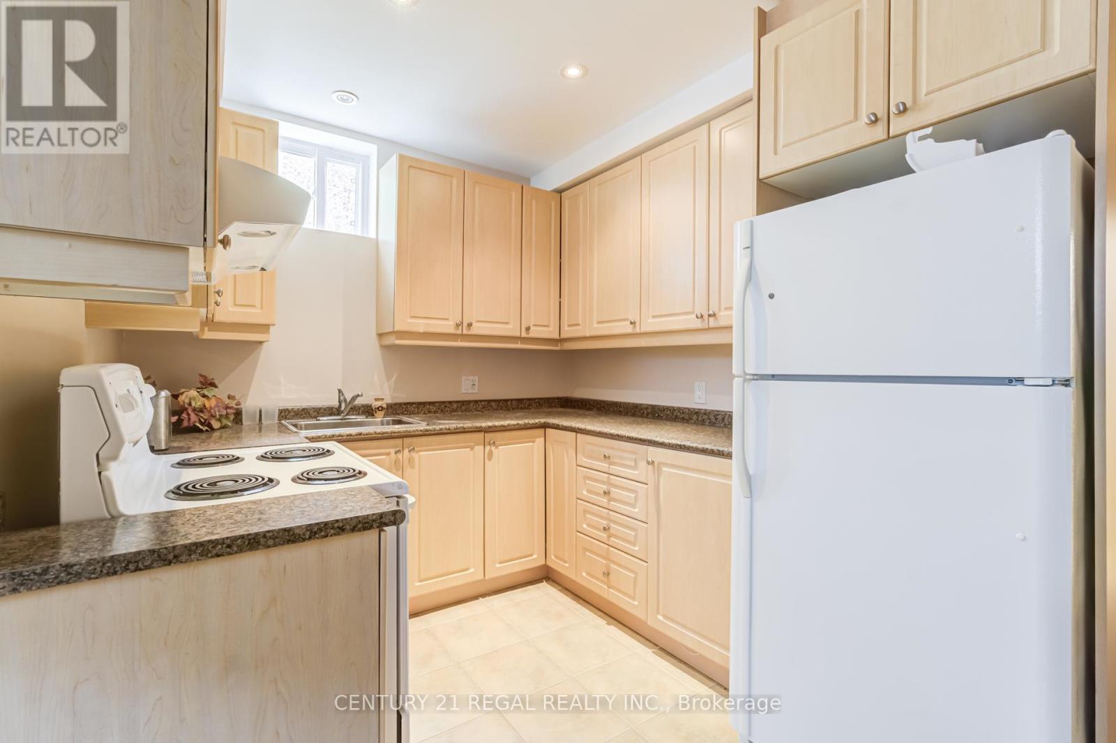 2a Twenty Eighth Basement Street, Toronto, Ontario M8W 2Y4 - Photo 2 - W13472596