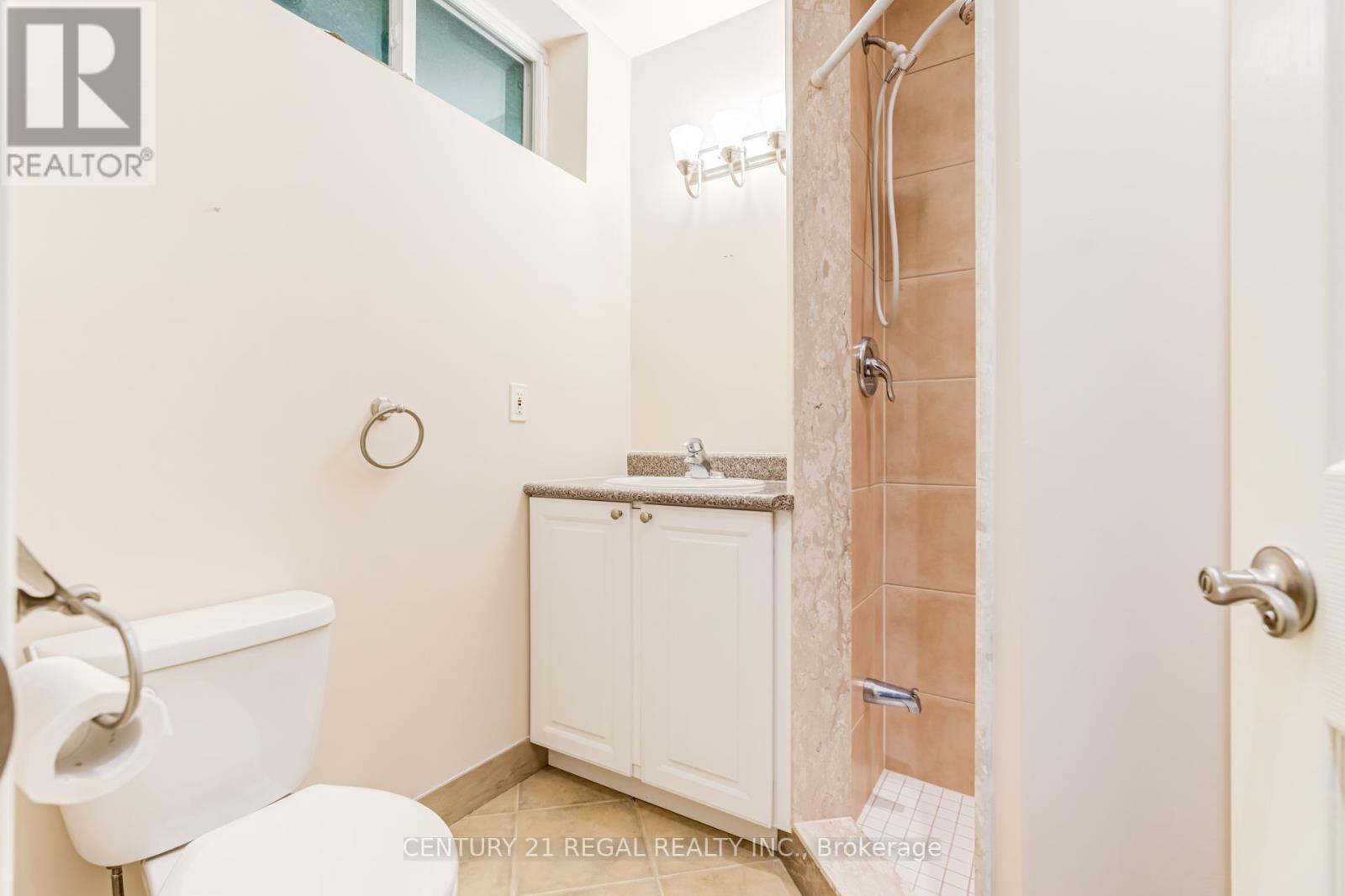 2a Twenty Eighth Basement Street, Toronto, Ontario M8W 2Y4 - Photo 4 - W13472596