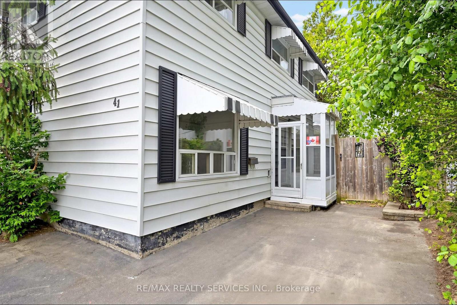 41 Huntingwood Crescent, Brampton, Ontario  L6S 1S5 - Photo 3 - W13472778