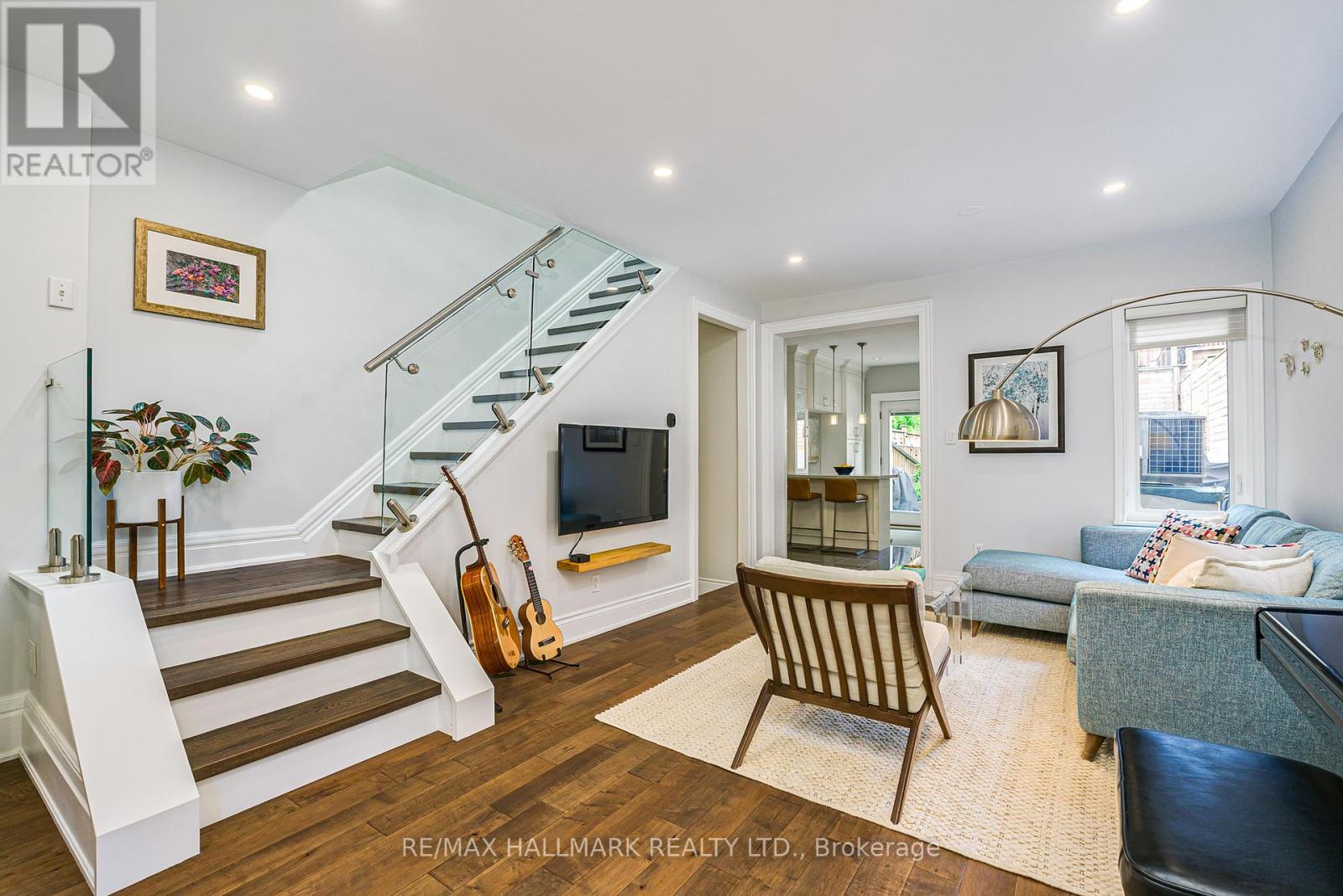 63 Hillsview Avenue, Toronto, Ontario  M6P 1J4 - Photo 5 - W13472818