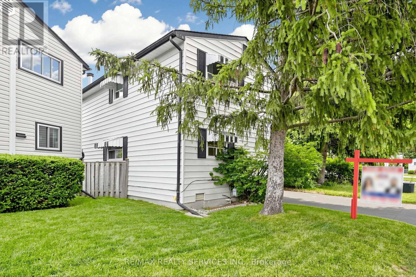 41 Huntingwood Crescent, Brampton, Ontario  L6S 1S5 - Photo 2 - W13472778
