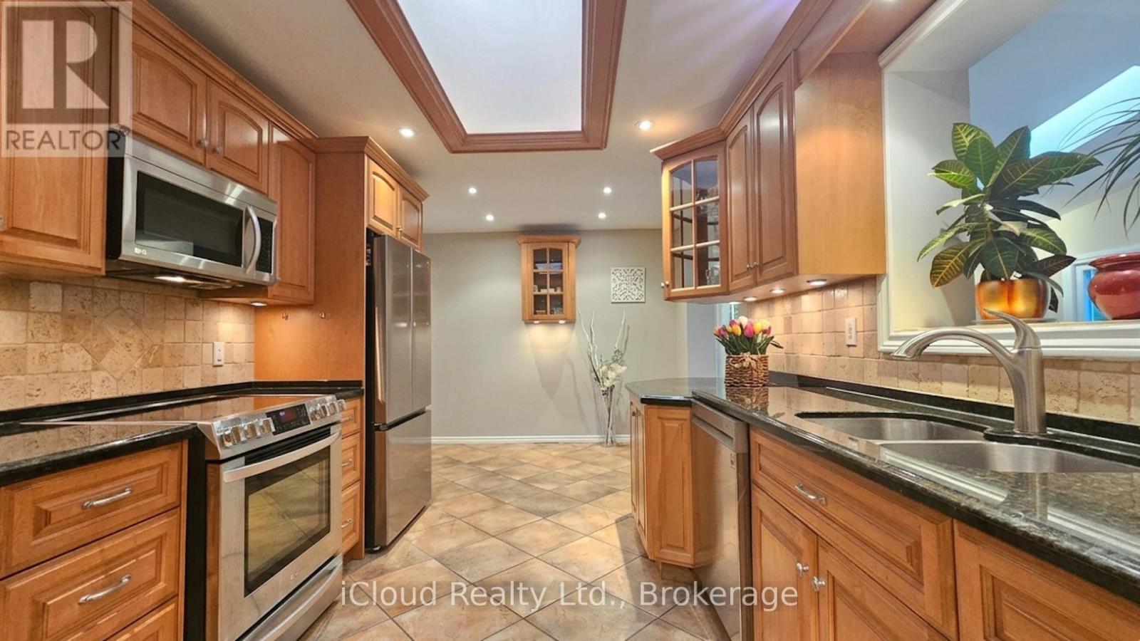 1066 Marley Crescent, Burlington, Ontario  L7T 3S1 - Photo 7 - W13472812