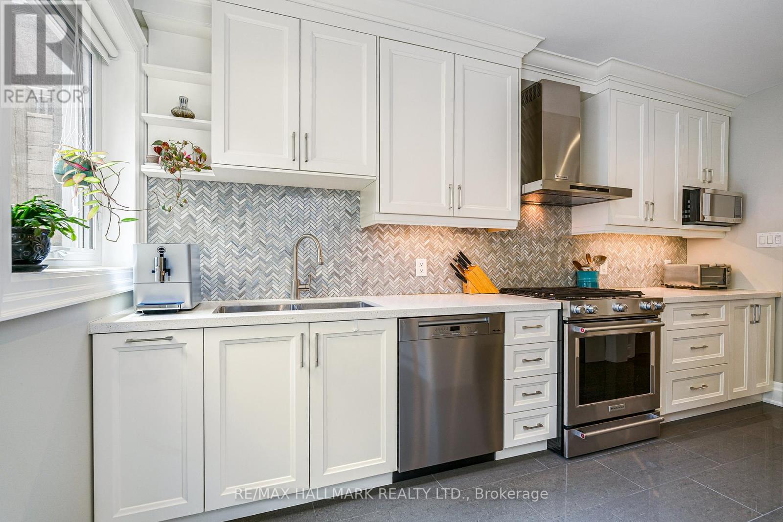 63 Hillsview Avenue, Toronto, Ontario  M6P 1J4 - Photo 16 - W13472818
