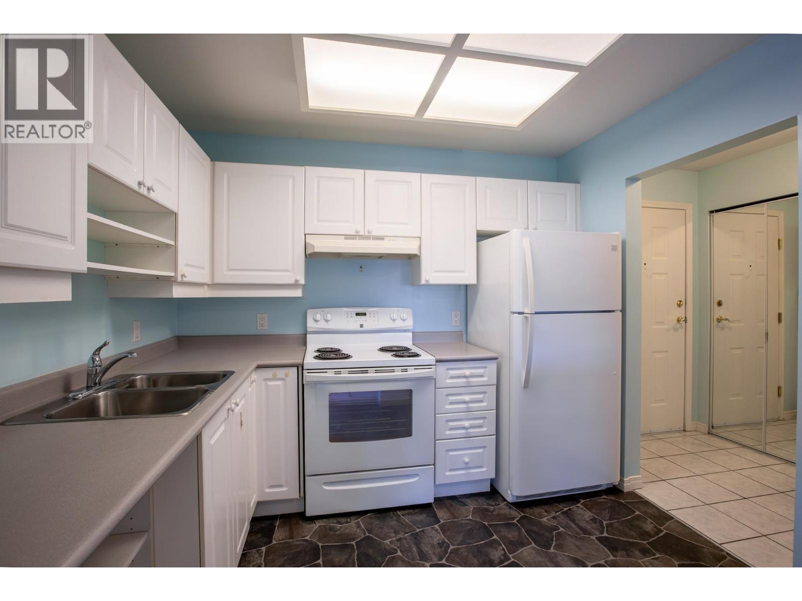 201 5711 Mermaid Street, Sechelt, British Columbia  V7Z 0J6 - Photo 5 - R3138340