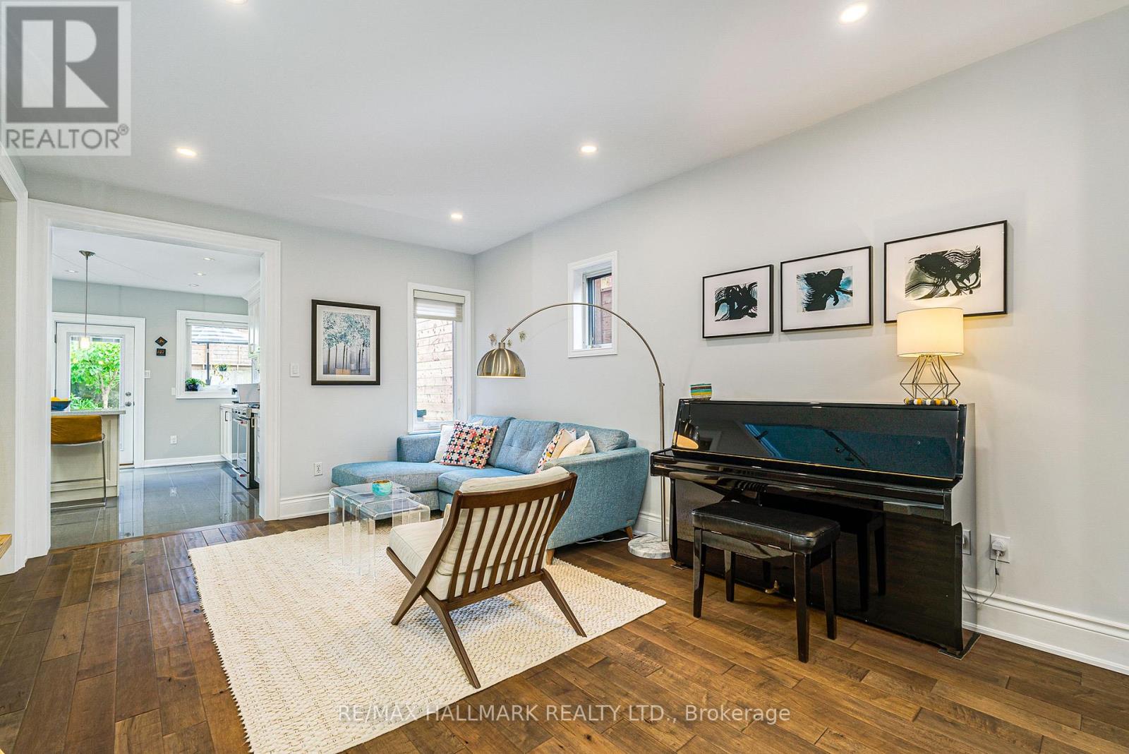 63 Hillsview Avenue, Toronto, Ontario  M6P 1J4 - Photo 9 - W13472818
