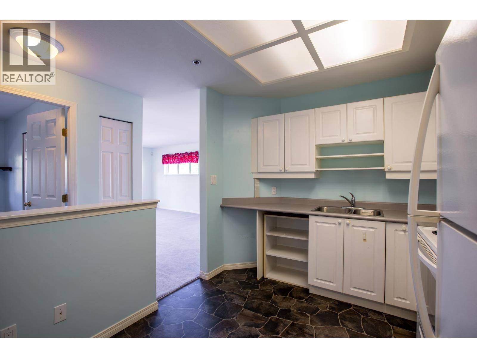 201 5711 Mermaid Street, Sechelt, British Columbia  V7Z 0J6 - Photo 4 - R3138340