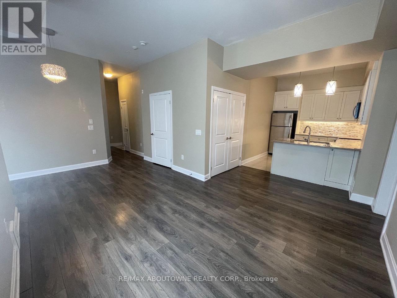 101 - 276 Gatwick Drive, Oakville, Ontario  L6H 0K8 - Photo 1 - W13472882