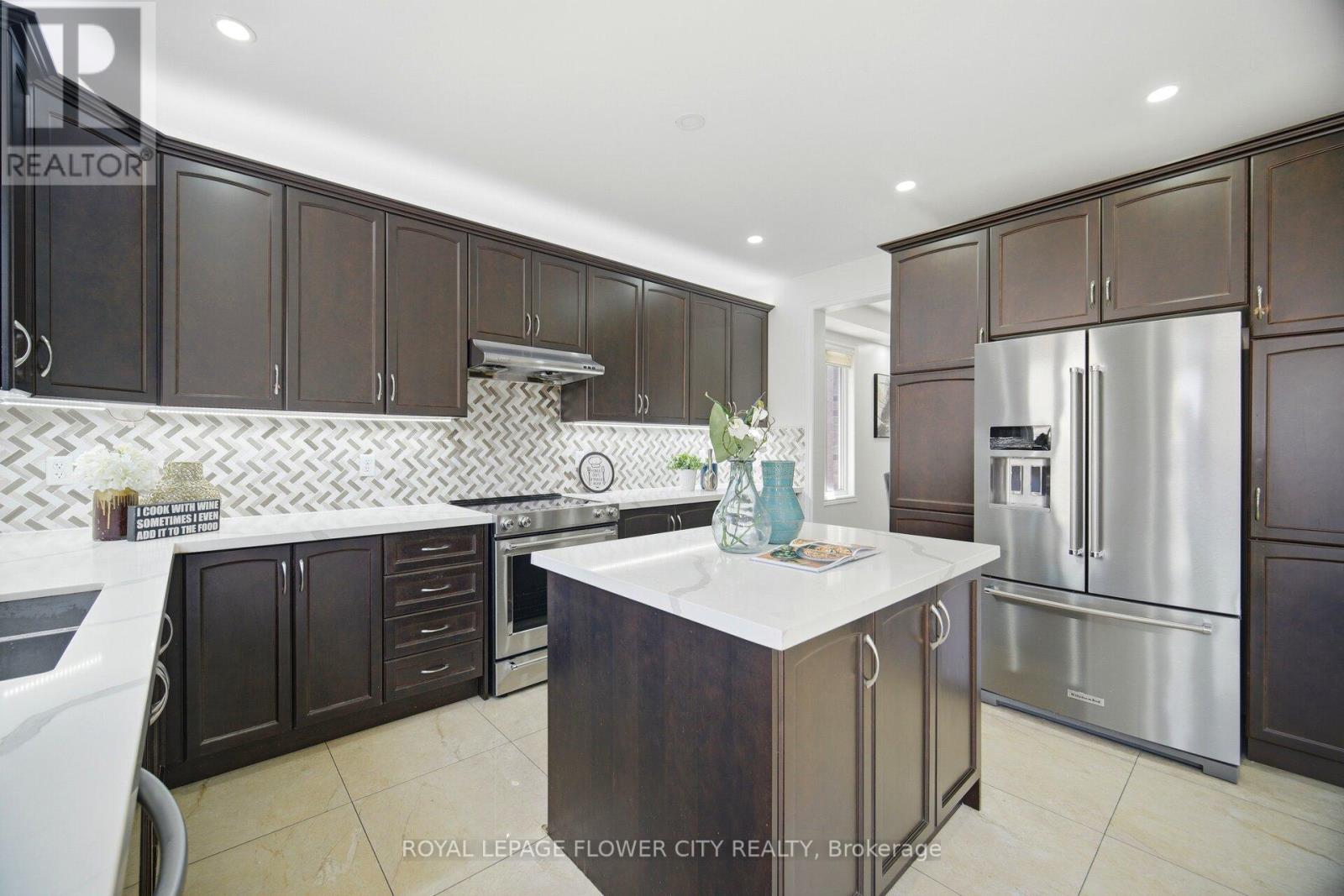 150 Bellchase Trail, Brampton, Ontario  L6P 3N2 - Photo 9 - W13472904