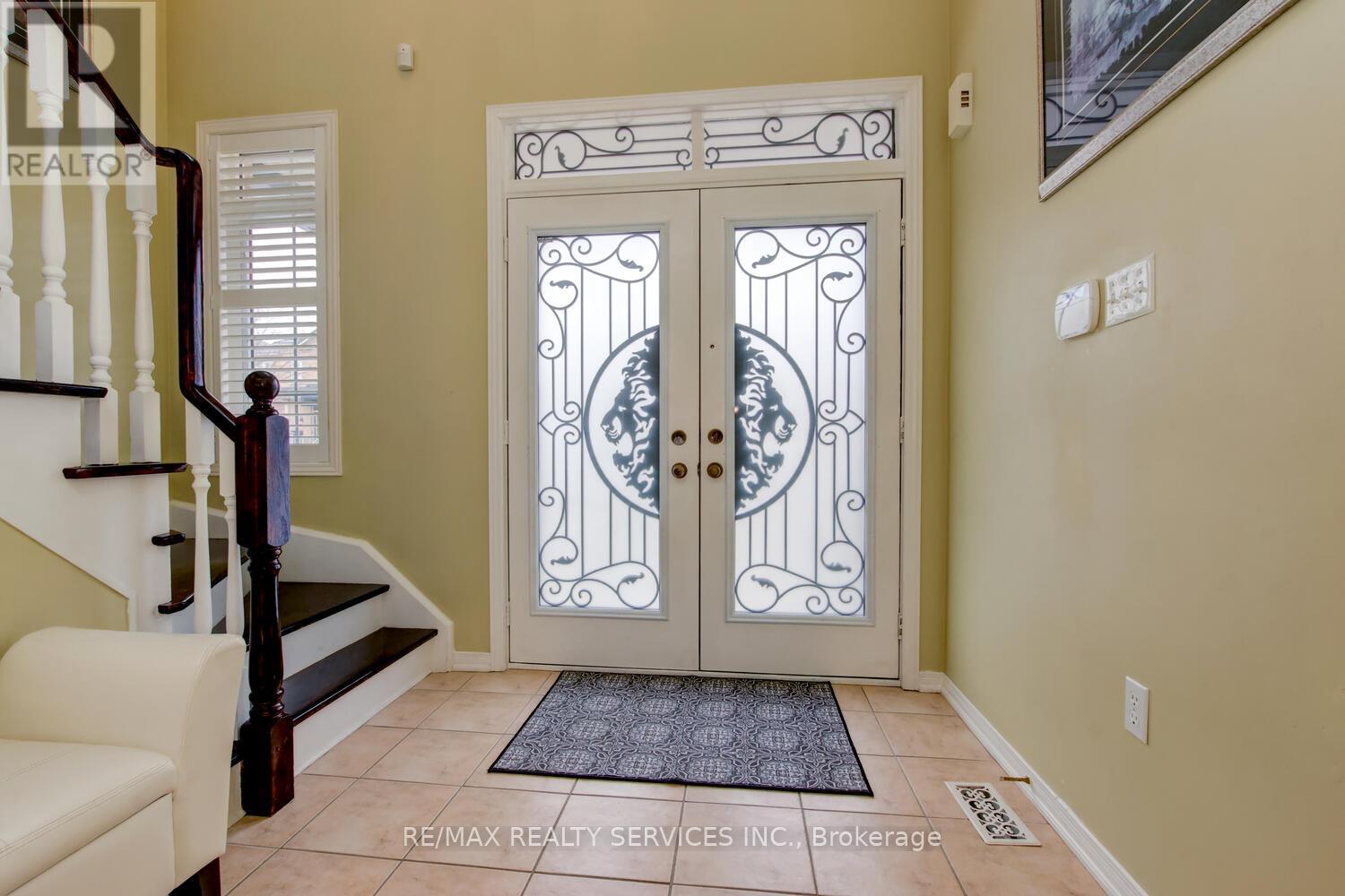47 Cape Dorset Crescent, Brampton, Ontario  L6R 3K9 - Photo 2 - W13472944