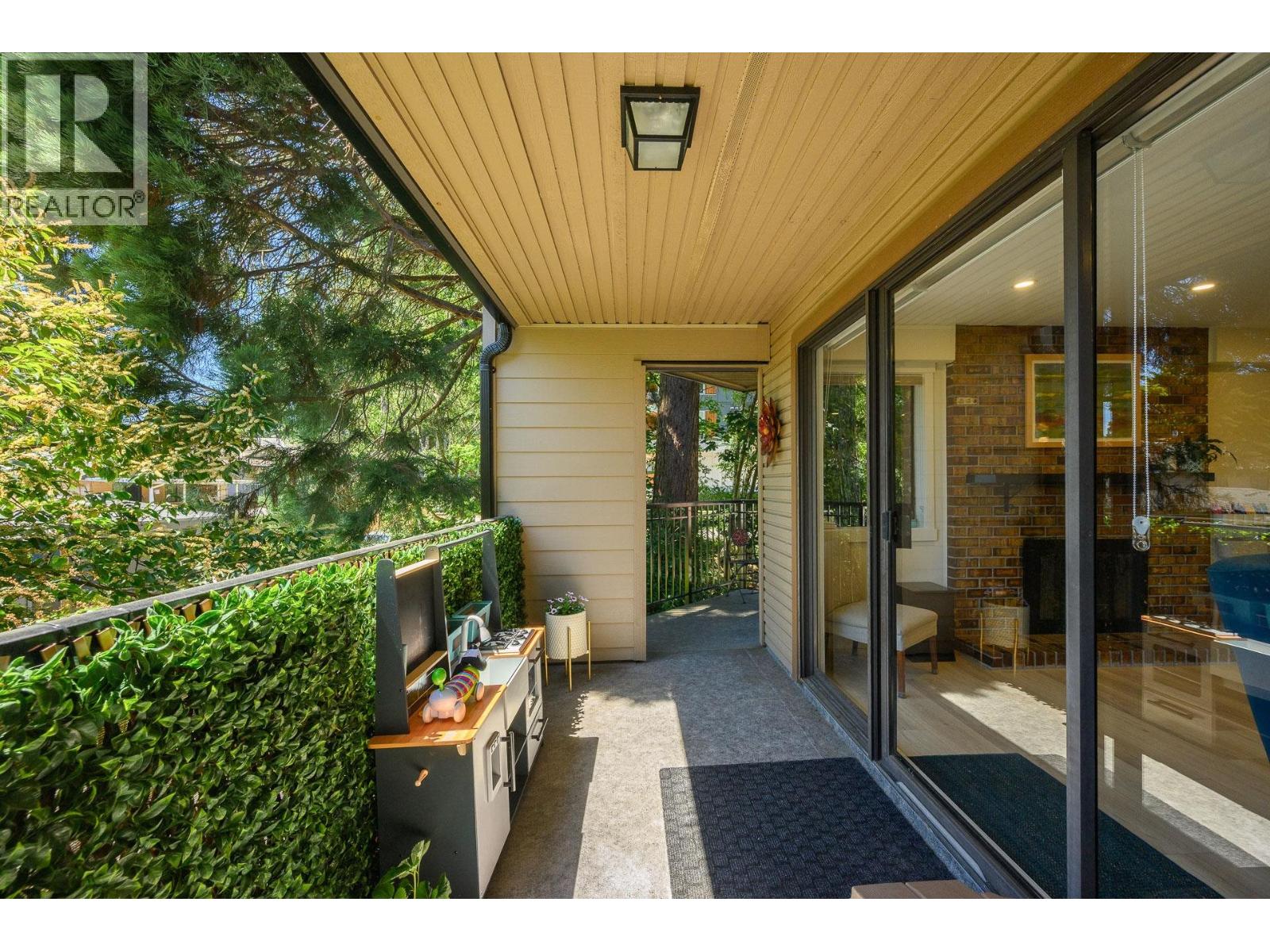 316 1385 Draycott Road, North Vancouver, British Columbia  V7J 3K9 - Photo 2 - R3138343