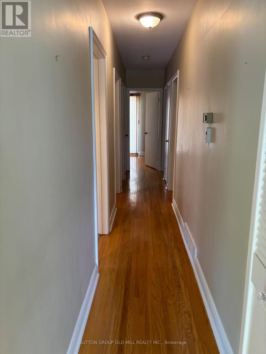 14 Claymore Drive, Toronto, Ontario  M8Z 2R9 - Photo 10 - W13473646