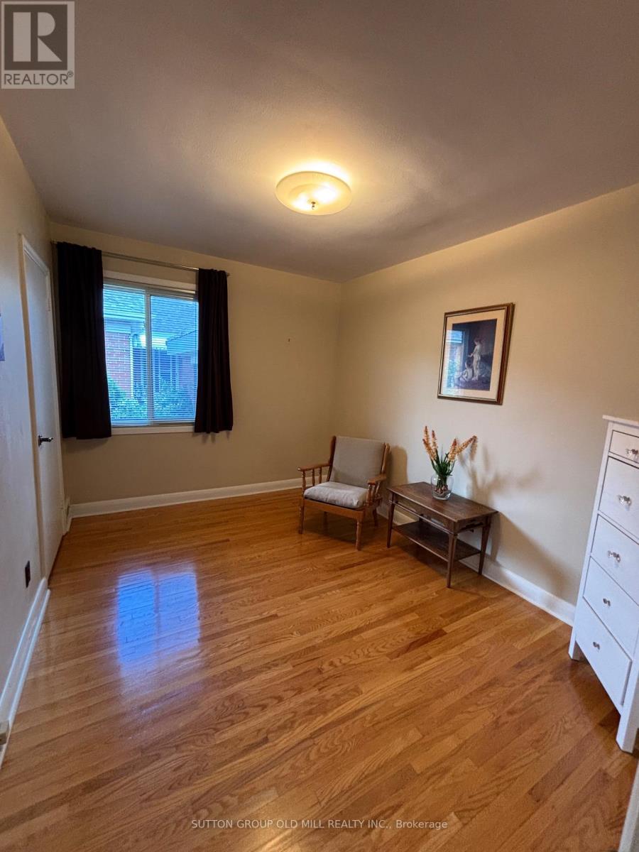 14 Claymore Drive, Toronto, Ontario  M8Z 2R9 - Photo 11 - W13473646