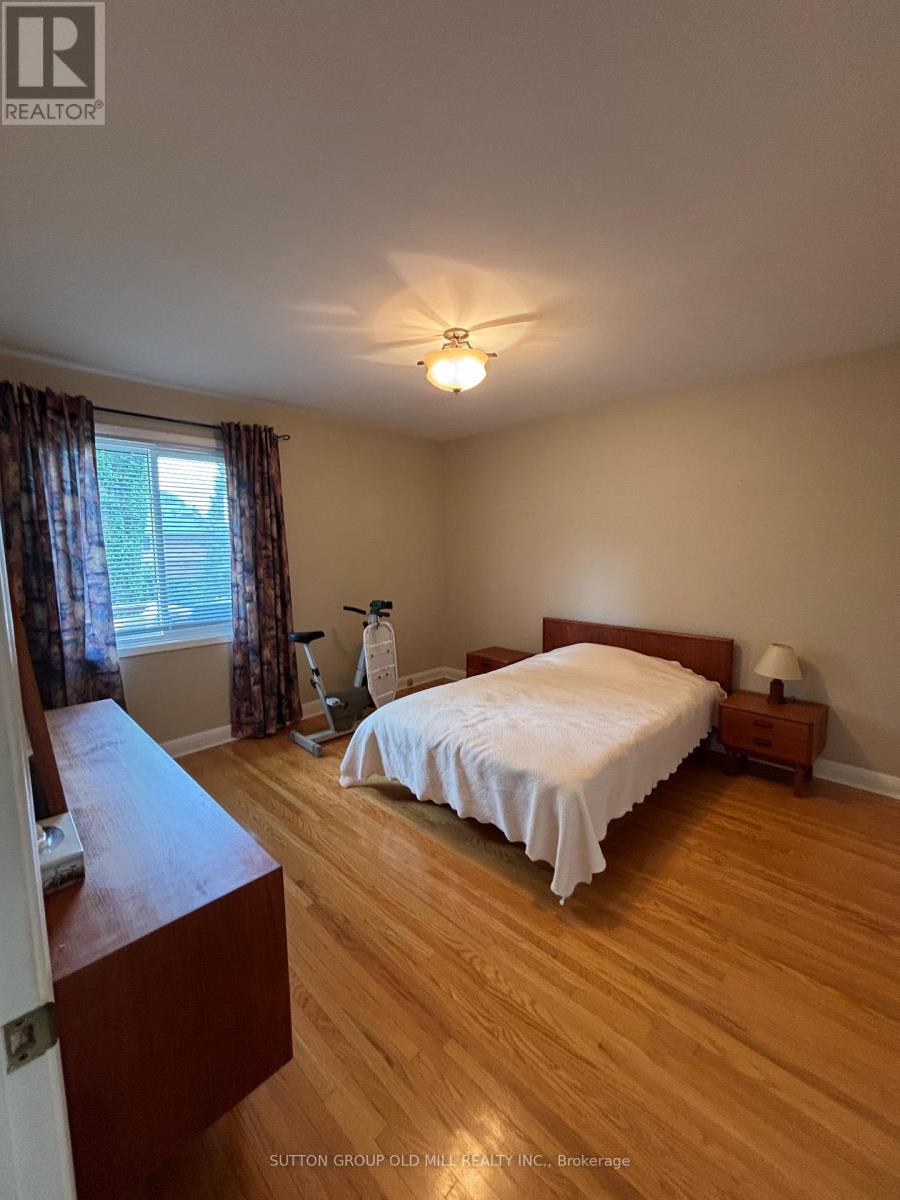 14 Claymore Drive, Toronto, Ontario  M8Z 2R9 - Photo 13 - W13473646