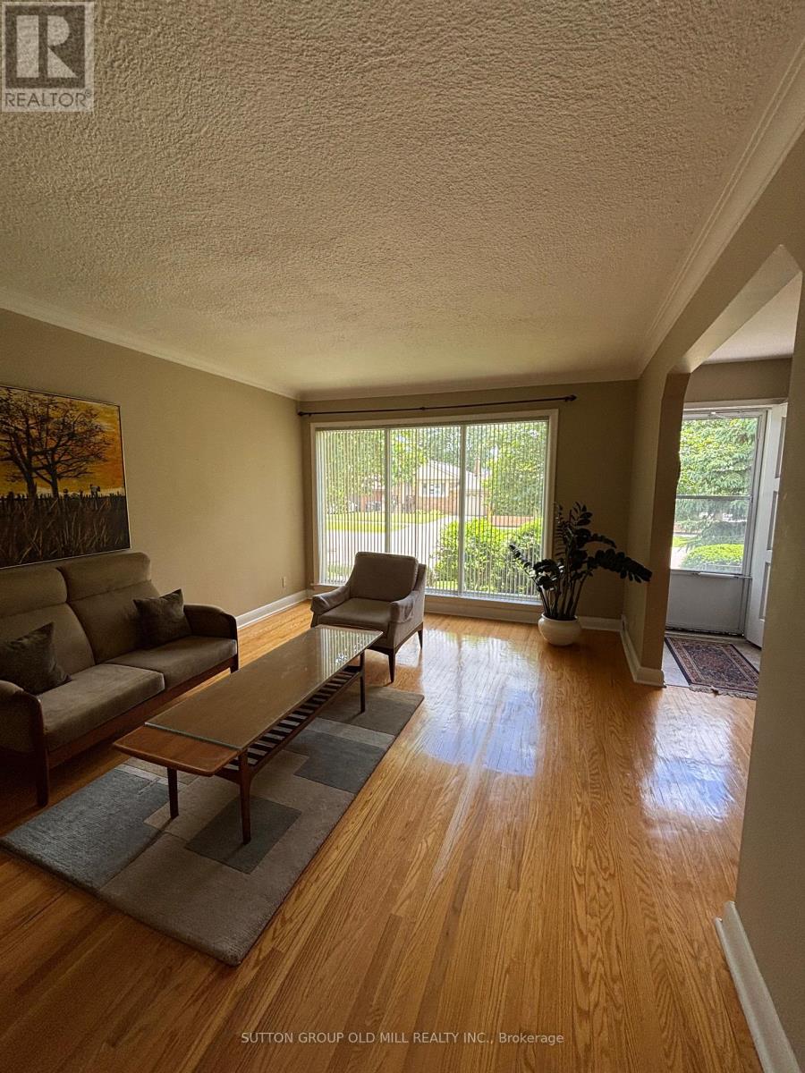 14 Claymore Drive, Toronto, Ontario  M8Z 2R9 - Photo 4 - W13473646