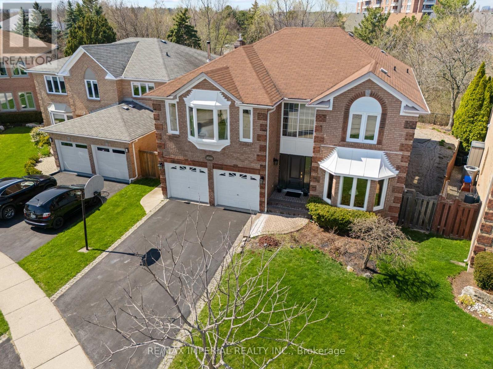 2044 Schoolmaster Circle, Oakville, Ontario L6M 3A1 - Photo 2 - W13473238