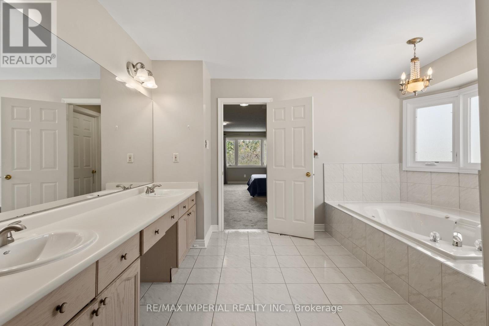 2044 Schoolmaster Circle, Oakville, Ontario L6M 3A1 - Photo 24 - W13473238