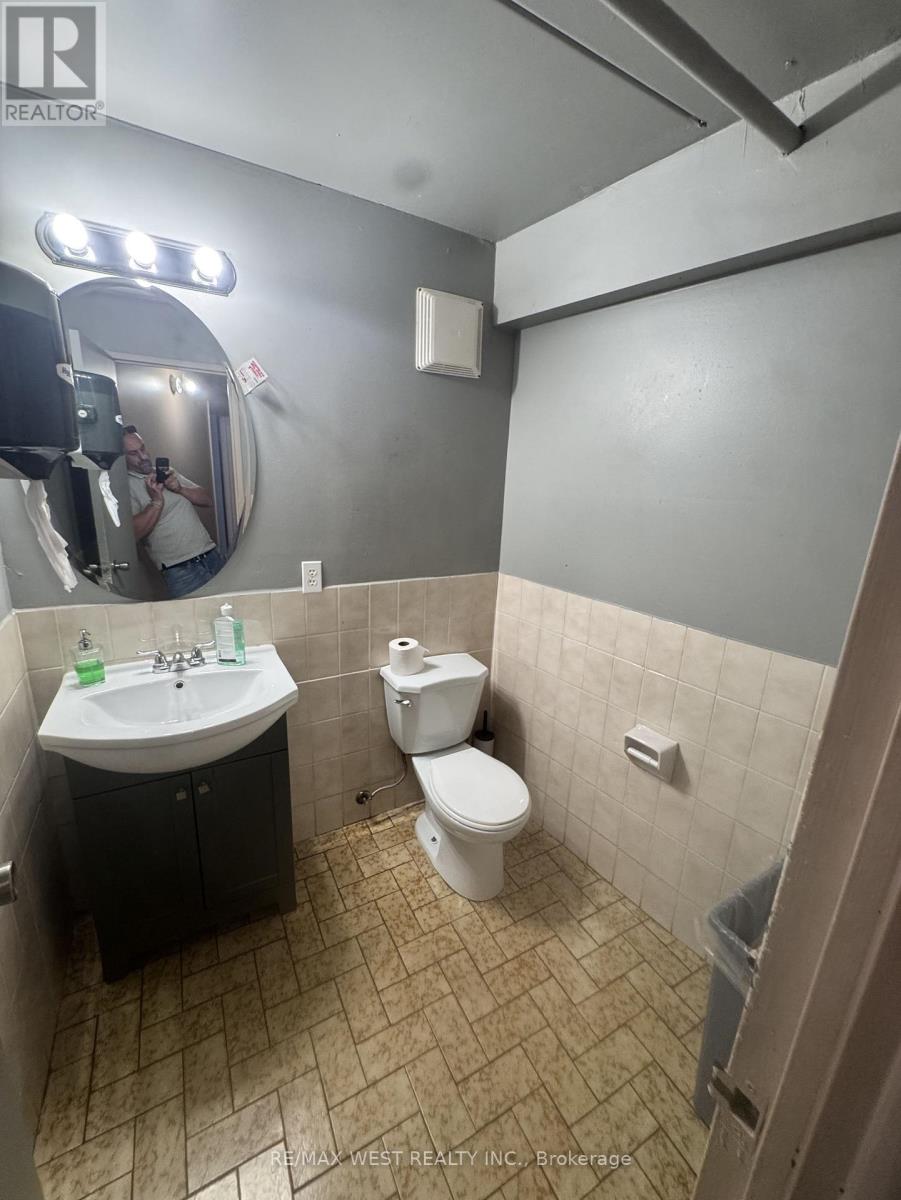 2724 Jane Street, Toronto, Ontario M3L 2N1 - Photo 15 - W13473256