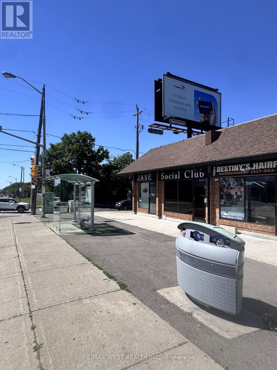2724 Jane Street, Toronto, Ontario M3L 2N1 - Photo 2 - W13473256