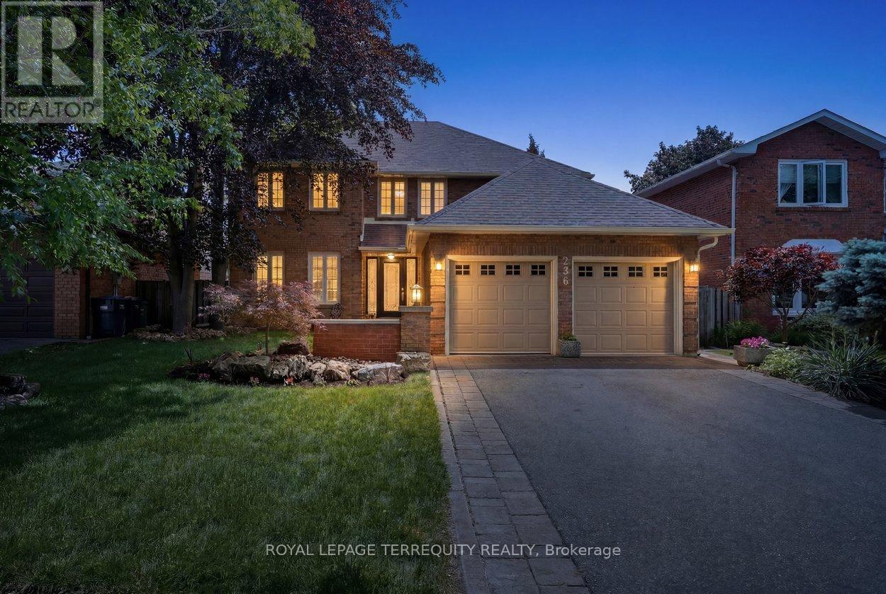 236 WHITCHURCH MEWS, Mississauga, Ontario