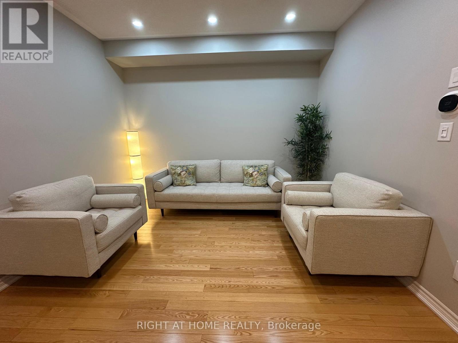 693 Ferguson Drive, Milton, Ontario  L9T 7C7 - Photo 2 - W13473314