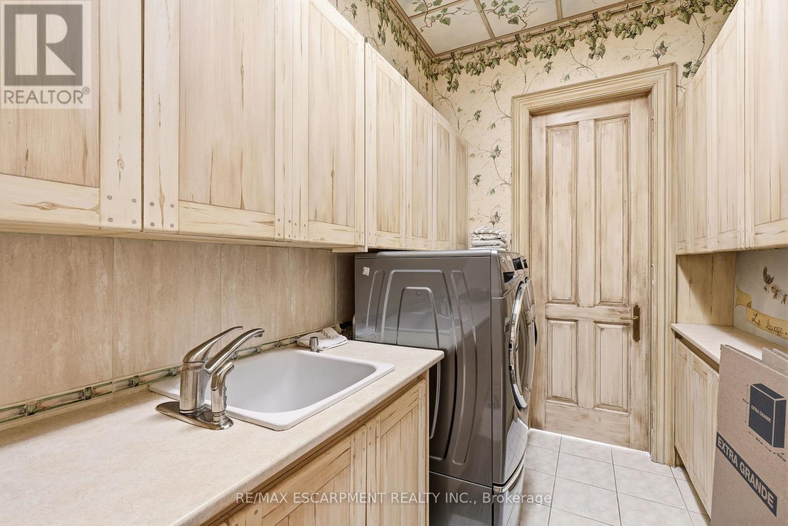 1111 Crofton Way, Burlington, Ontario  L7P 4X1 - Photo 22 - W13473342