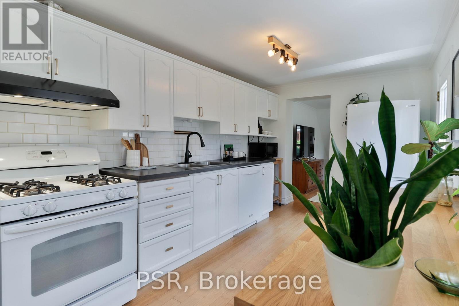 175 Maria Street, Toronto, Ontario  M6P 1W5 - Photo 17 - W13473420
