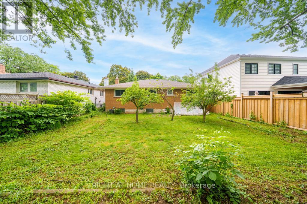 662 Montego Crescent, Burlington, Ontario  L7N 2Z1 - Photo 43 - W13474064