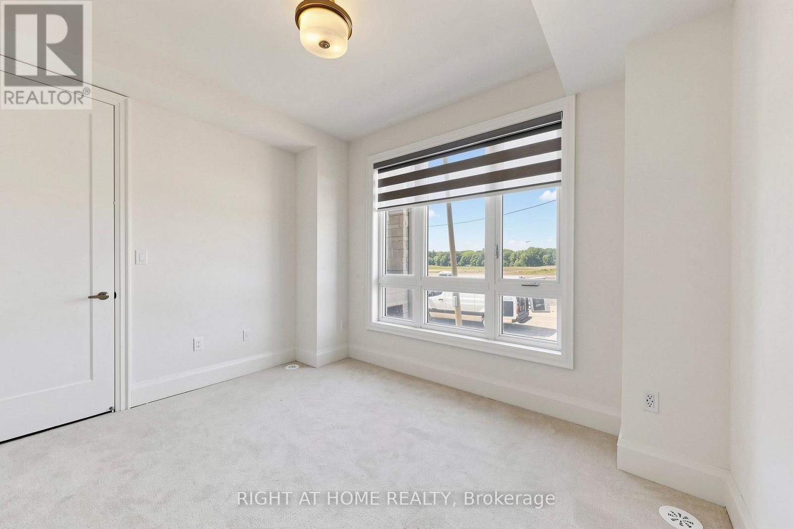 3417 Preserve Drive, Oakville, Ontario  L6M 4K1 - Photo 4 - W13474010
