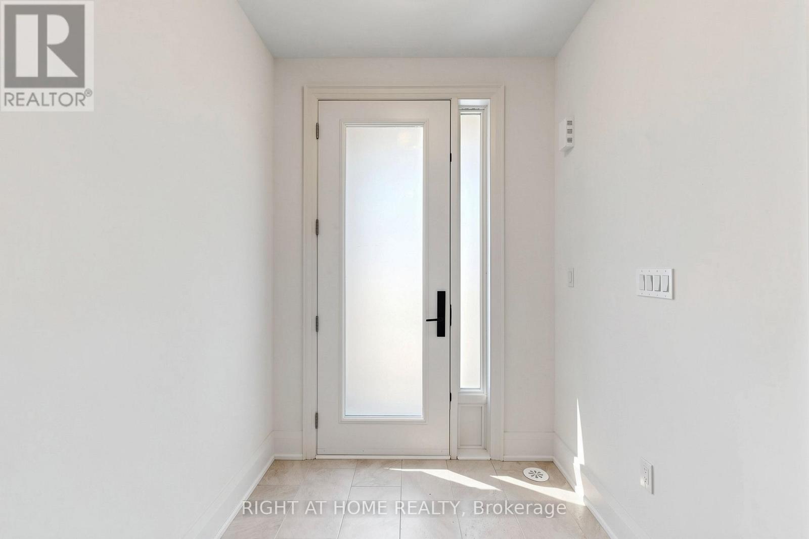 3417 Preserve Drive, Oakville, Ontario  L6M 4K1 - Photo 2 - W13474010