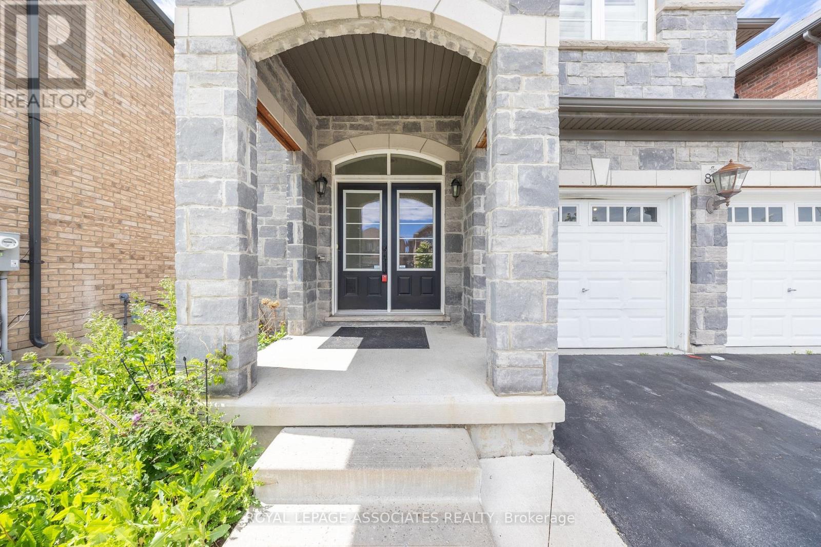 80 Thornbush Boulevard, Brampton, Ontario L7A 4K1 - Photo 2 - W13474346
