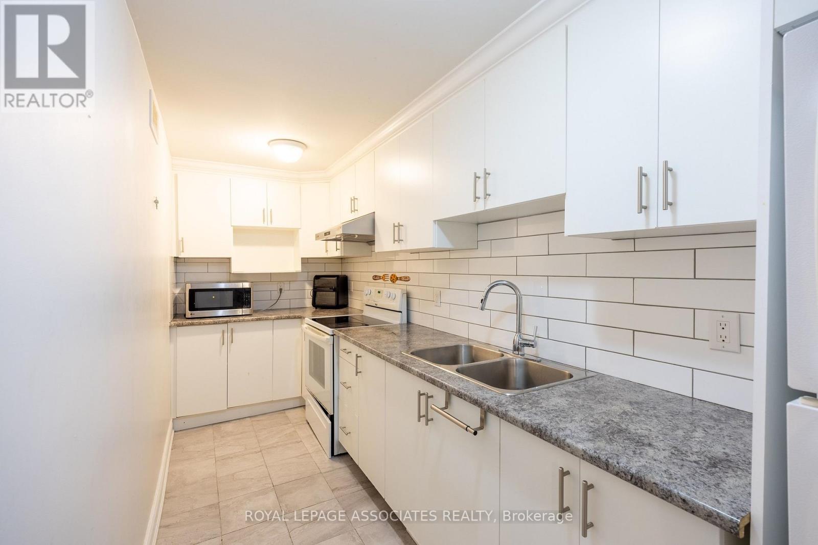 80 Thornbush Boulevard, Brampton, Ontario L7A 4K1 - Photo 39 - W13474346