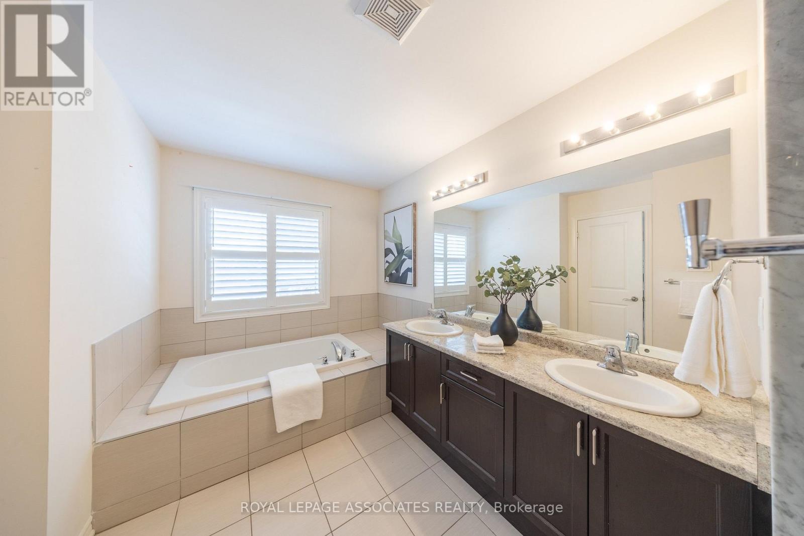 80 Thornbush Boulevard, Brampton, Ontario L7A 4K1 - Photo 36 - W13474346