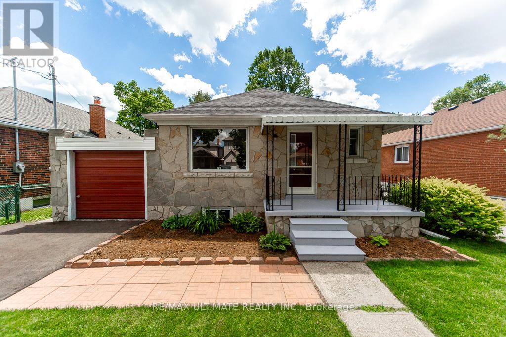 <div class="slider-price">$999,000</div><p>61 Yorkview Drive, Toronto, Ontario</p>