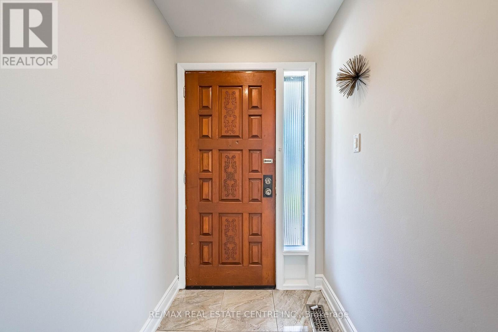 (Main Floor) - 2 Milner Road, Brampton, Ontario  L6W 3A5 - Photo 7 - W13474390
