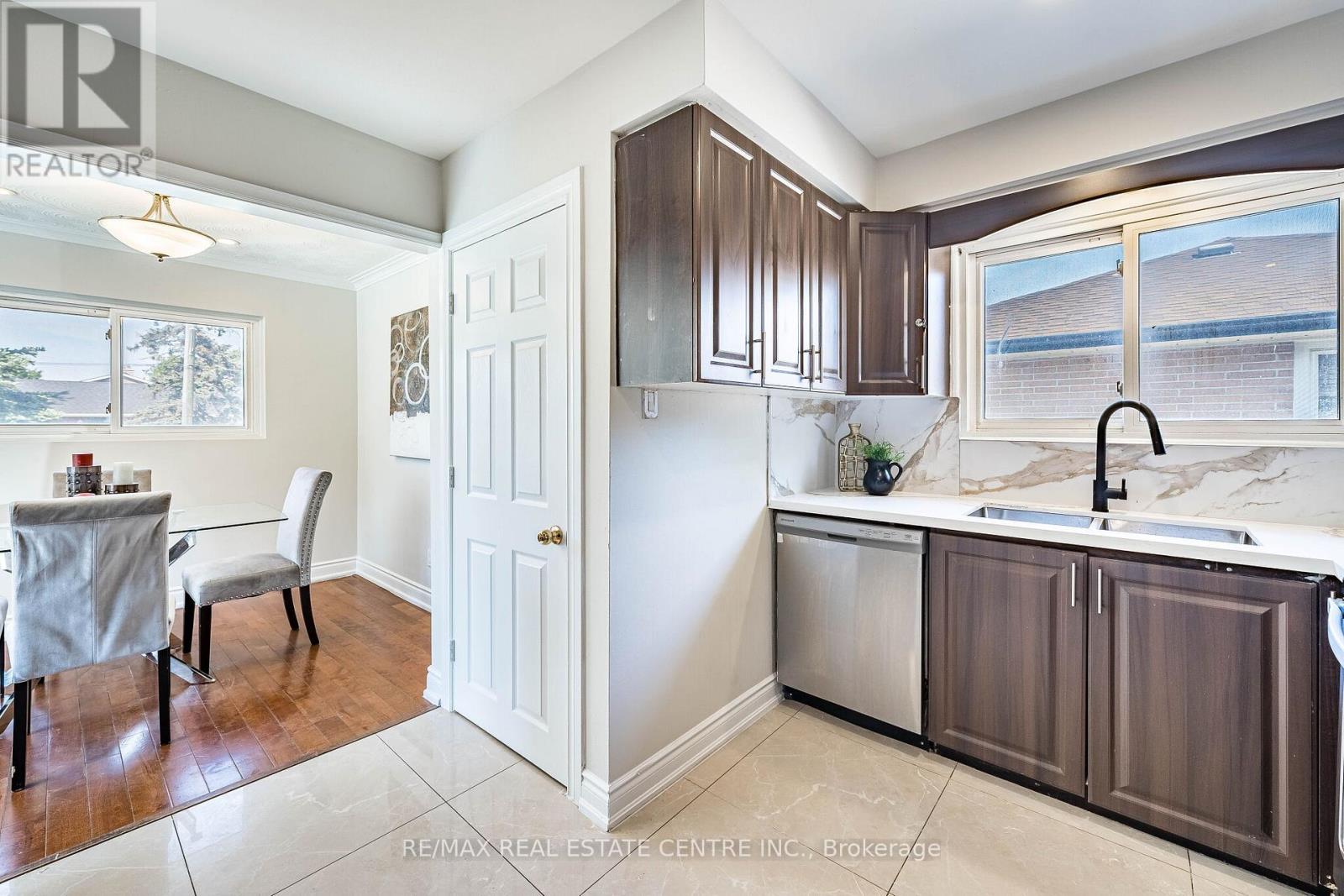(Main Floor) - 2 Milner Road, Brampton, Ontario  L6W 3A5 - Photo 22 - W13474390