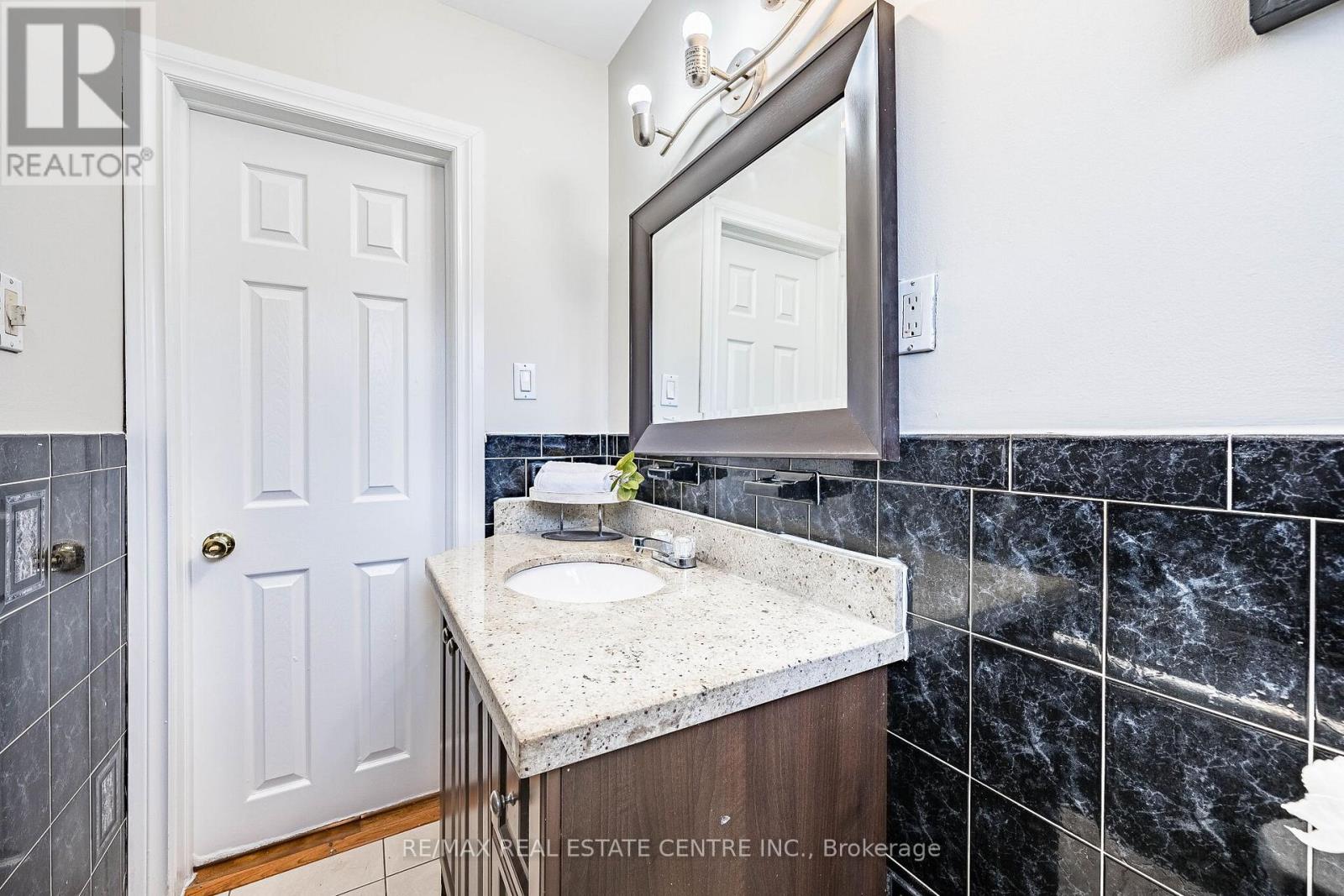 (Main Floor) - 2 Milner Road, Brampton, Ontario  L6W 3A5 - Photo 33 - W13474390
