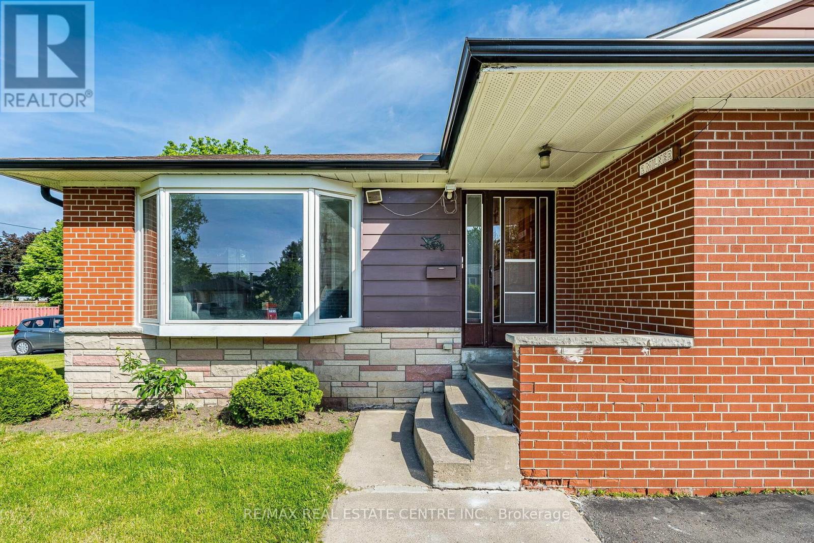 (Main Floor) - 2 Milner Road, Brampton, Ontario  L6W 3A5 - Photo 6 - W13474390