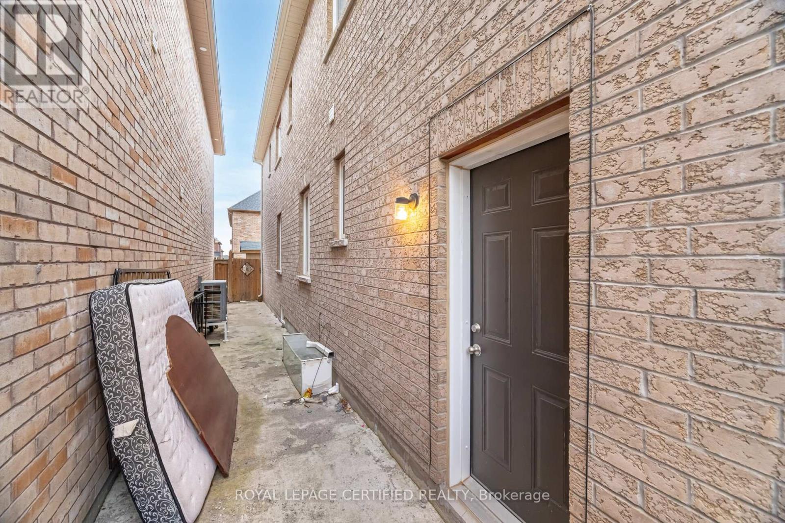 23 Gambia Road, Brampton, Ontario L7A 4M2 - Photo 46 - W13474396