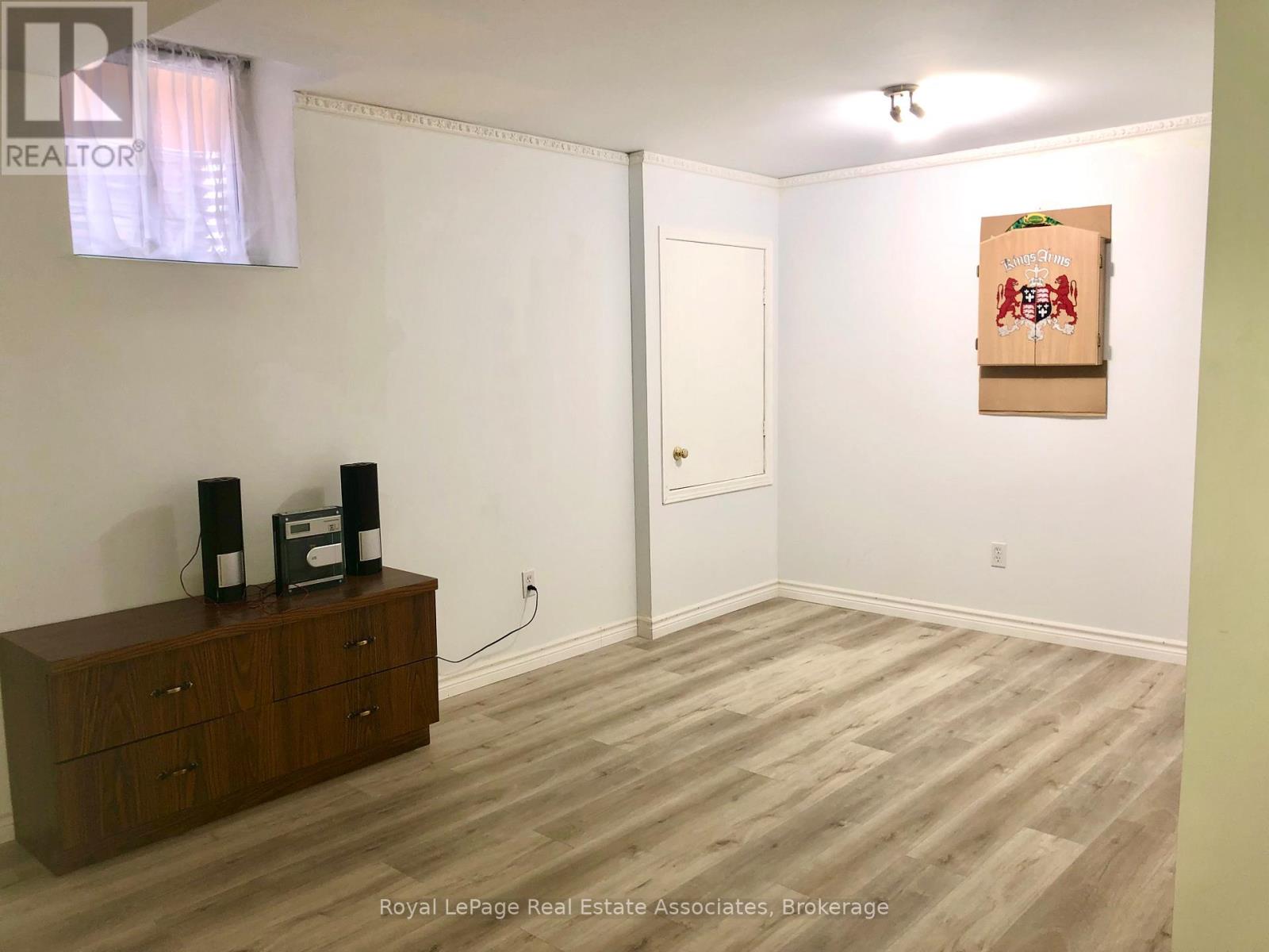 Basement Apartment - 889 Bancroft Drive W, Mississauga, Ontario L5V 1X7 - Photo 13 - W13474226