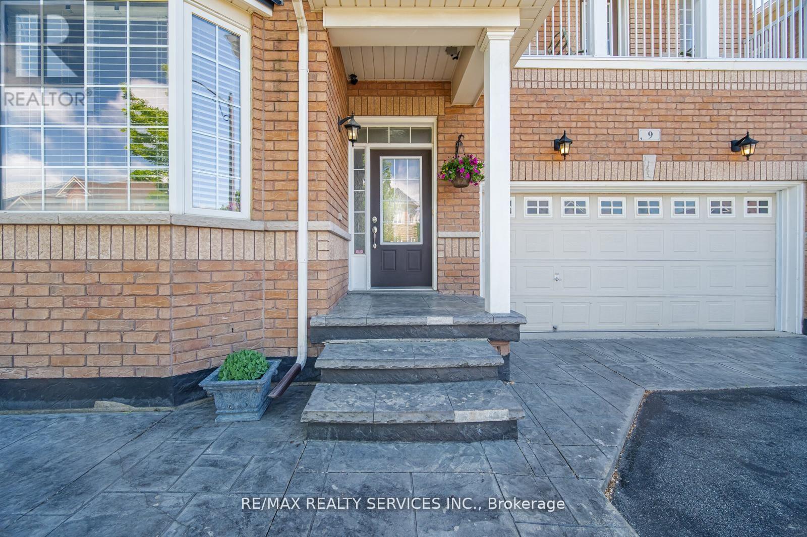 9 Eatonville Street, Brampton, Ontario  L7A 0M5 - Photo 3 - W13474472