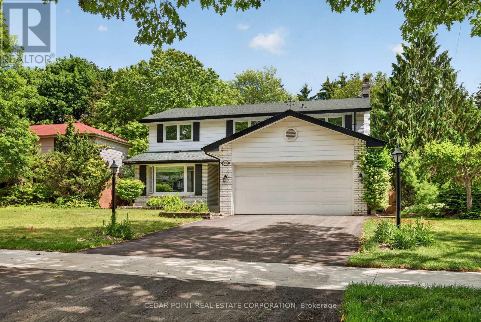 1096 Fair Birch Drive, Mississauga, Ontario L5H 1M3 - Photo 2 - W13474250