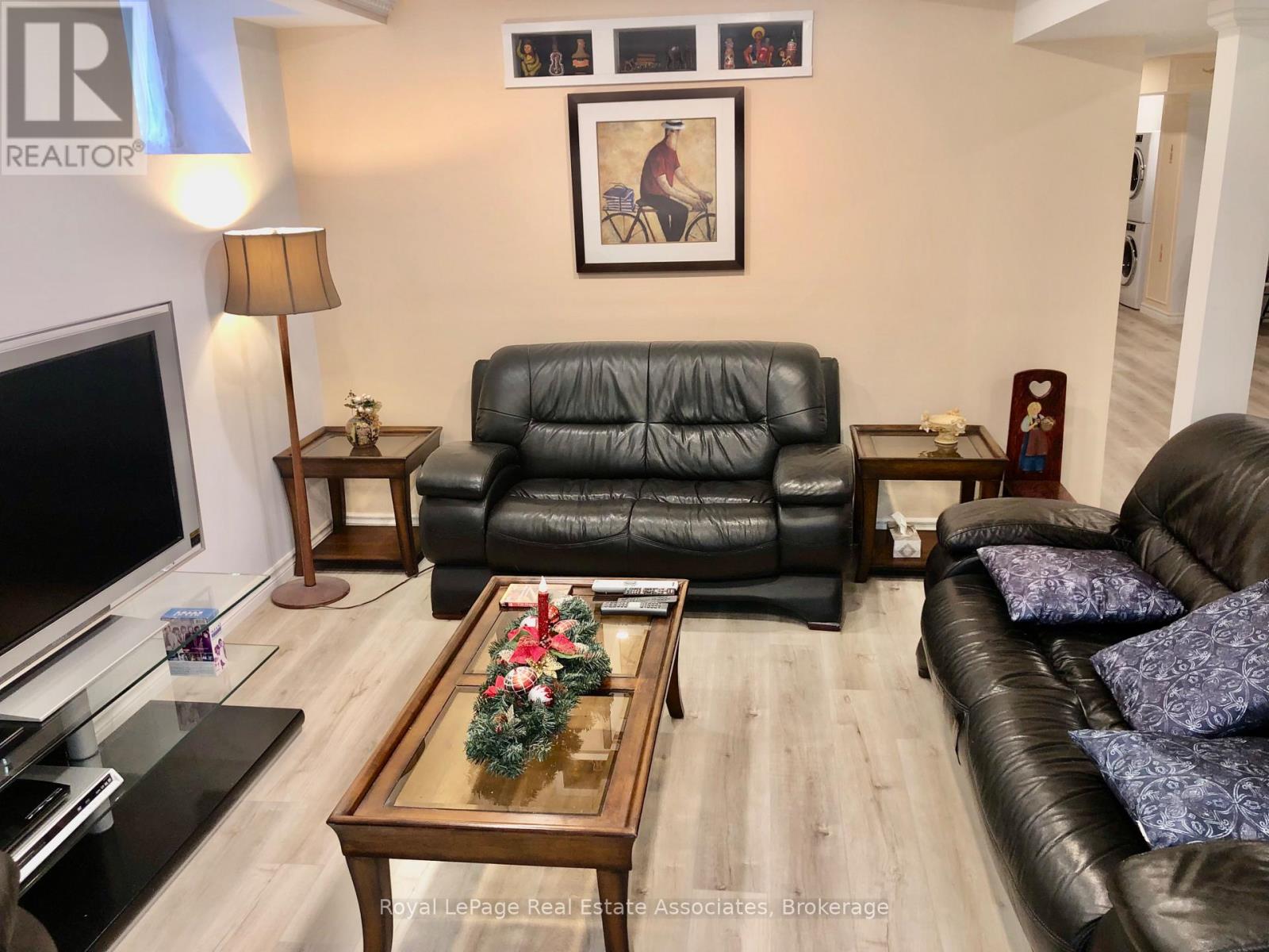 Basement Apartment - 889 Bancroft Drive W, Mississauga, Ontario L5V 1X7 - Photo 3 - W13474226