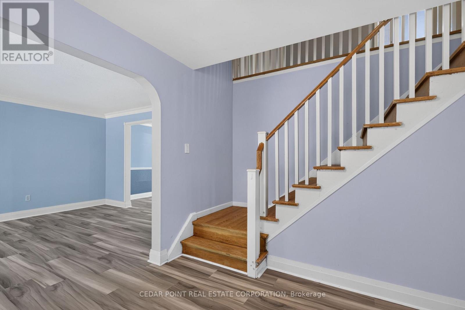 1096 Fair Birch Drive, Mississauga, Ontario L5H 1M3 - Photo 6 - W13474250