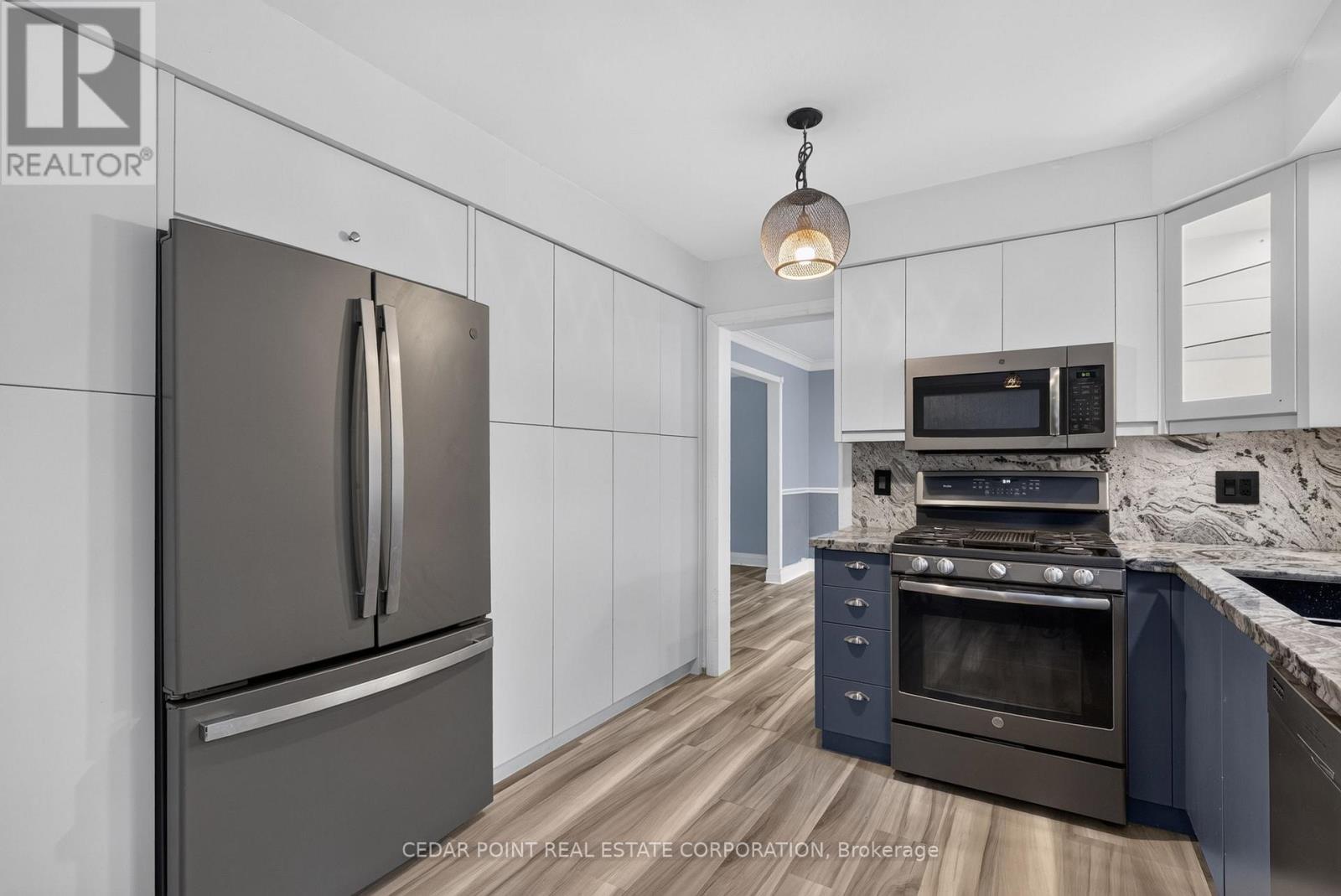 1096 Fair Birch Drive, Mississauga, Ontario L5H 1M3 - Photo 18 - W13474250