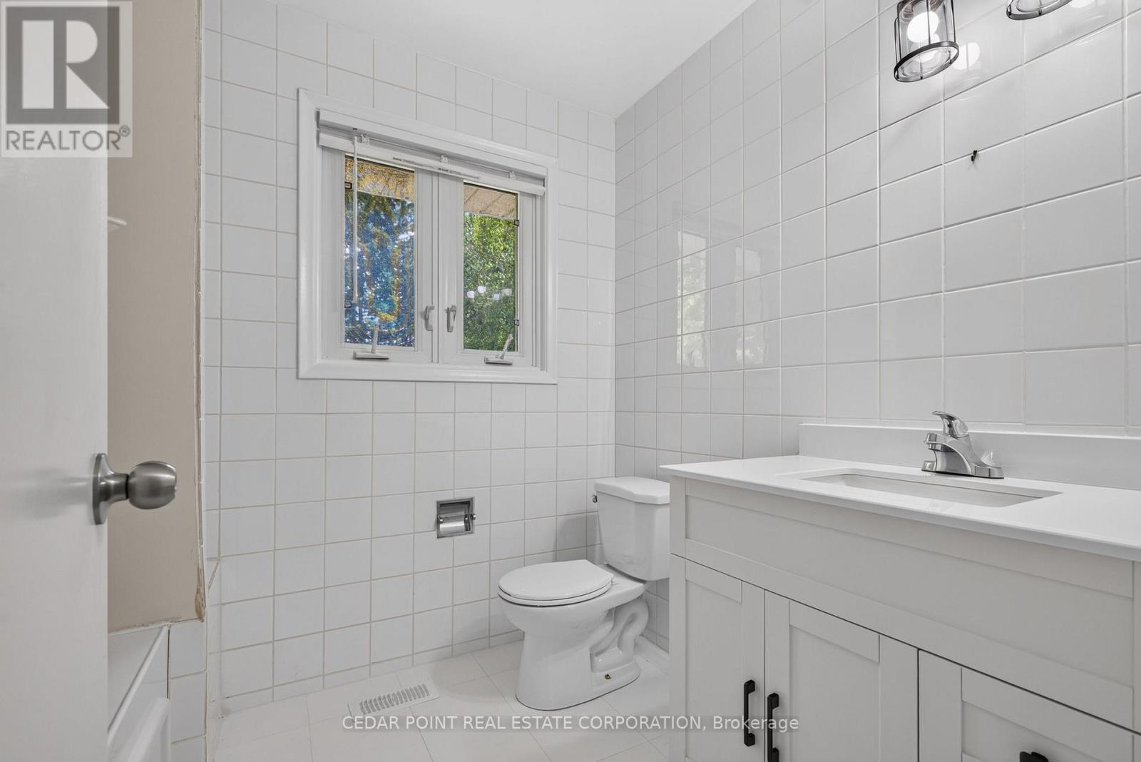 1096 Fair Birch Drive, Mississauga, Ontario L5H 1M3 - Photo 27 - W13474250