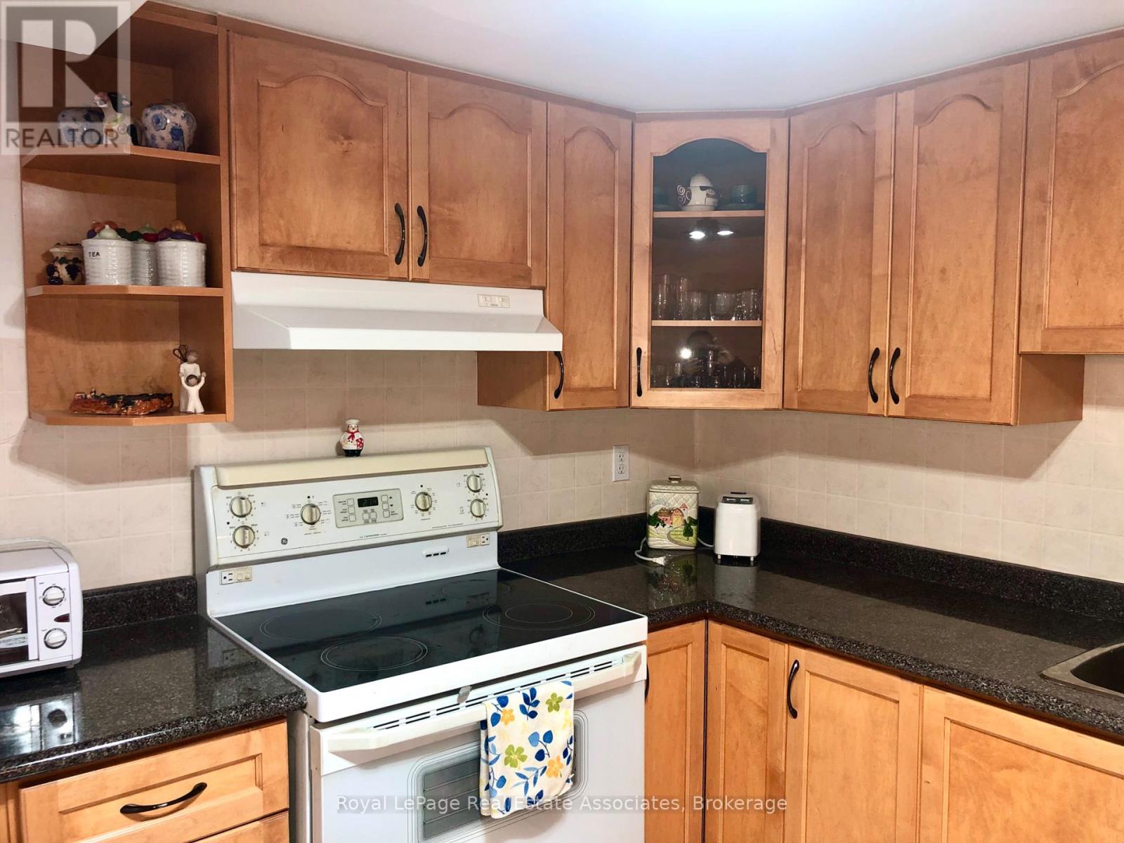 Basement Apartment - 889 Bancroft Drive W, Mississauga, Ontario L5V 1X7 - Photo 10 - W13474226