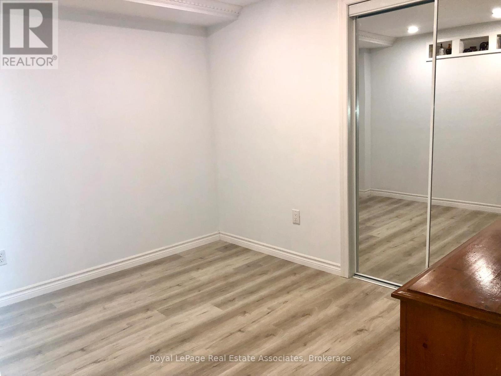 Basement Apartment - 889 Bancroft Drive W, Mississauga, Ontario L5V 1X7 - Photo 12 - W13474226